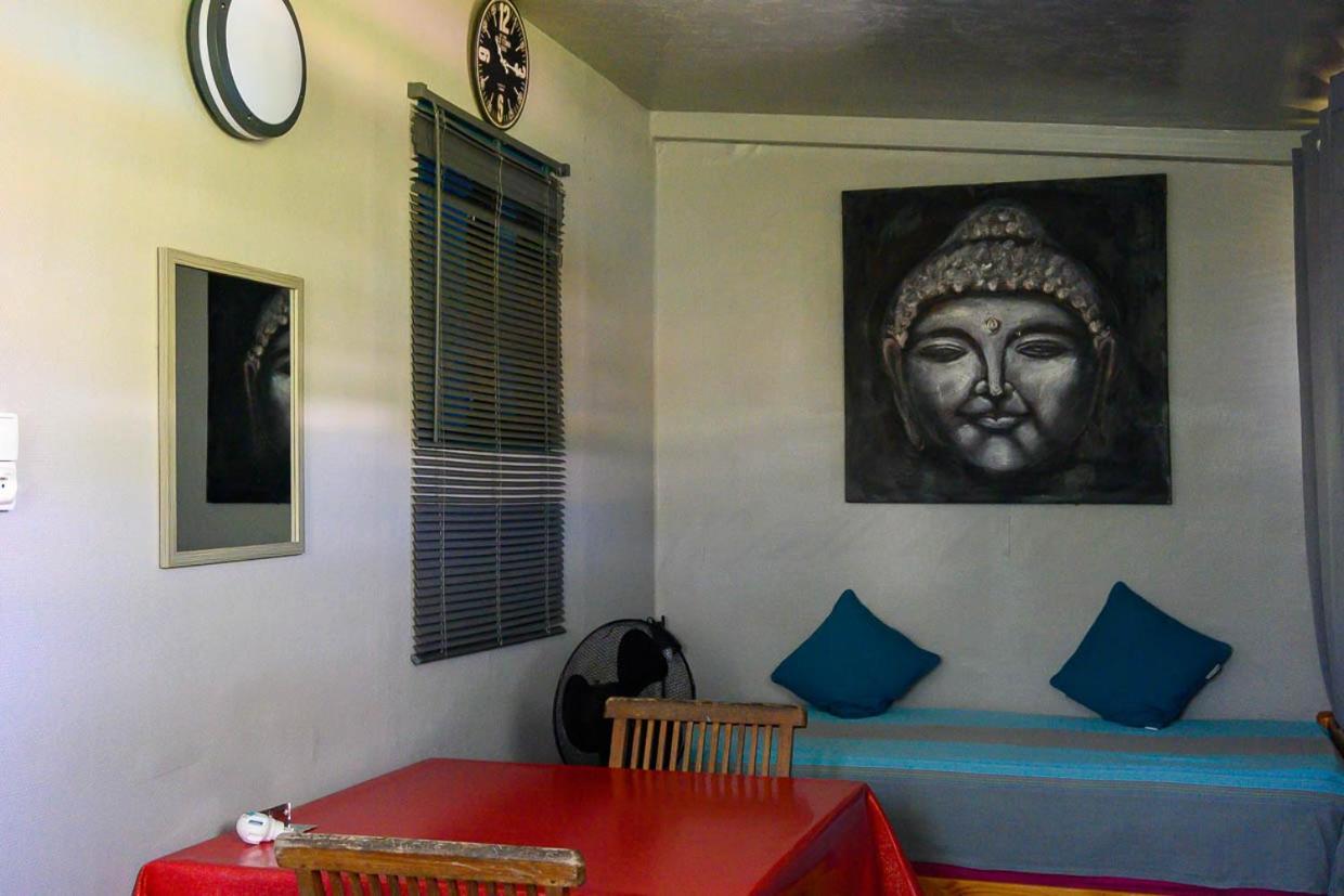 Les Bungalows Meubles Du Pharest Sainte-Suzanne 外观 照片